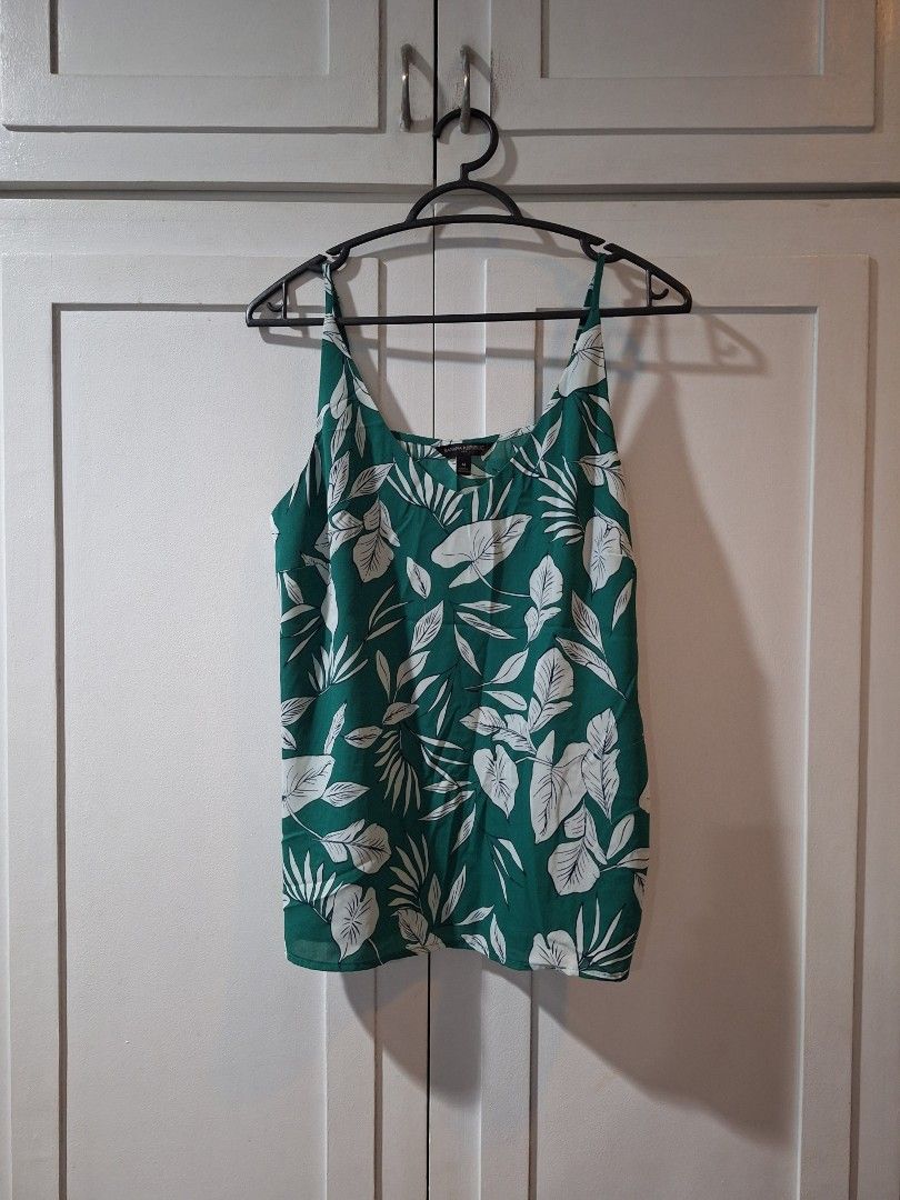 Banana Republic Tank Top (Category: Others Tops) located in Paranaque City. Submitted by simplified_closetspace (Listing ID 1444148373, Image 1). Description: - Message me for measurements. - Medium. #Banana Republic #TankTop #Top.