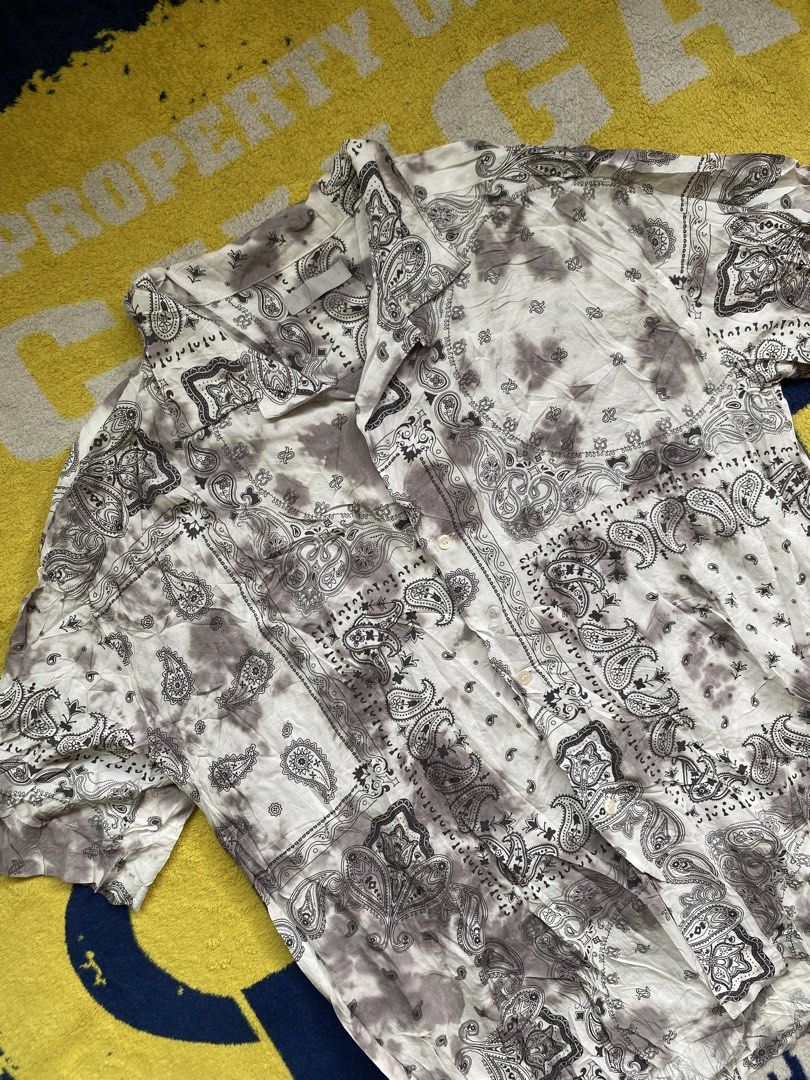 Bandana paisley botton down (Category: Tshirts & Polo Shirts ) located in Davao. Submitted by jsthr1ft (Listing ID 1444184341, Image 2). Description: bandana paisley botton down size large dimension: W24.5 L29 excellent condition no issue.