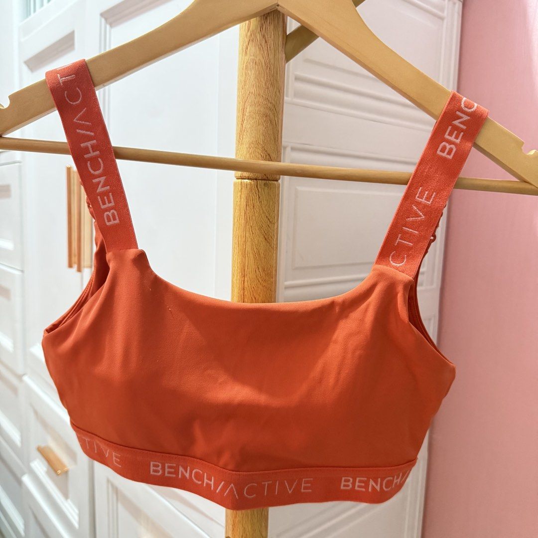 Bench set active wear (Category: Activewear) located in Taguig. Submitted by chen.preloveddd (Listing ID 1444176083, Image 1). Description: - Preloved bench active wear - Size small - Good preloved-condition 📍 Taguig south signal Mode of payment: GCASH/BPI.