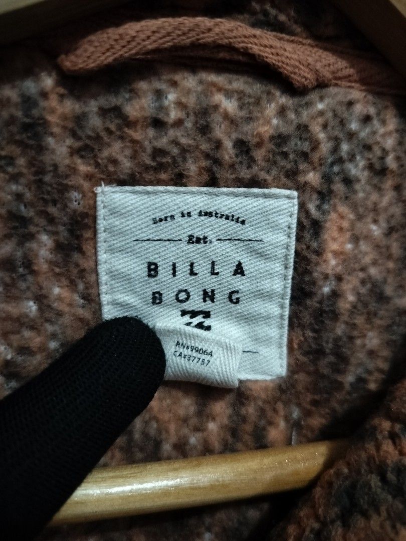 Billabong Grafton Mini Fleece (Category: Coats, Jackets and Outerwear) located in Taguig. Submitted by thriftybounce (Listing ID 1444194133, Image 3). Description: Fit : XS Width : 17 Length : 18 Color Rate : 9/10 Issue : None.