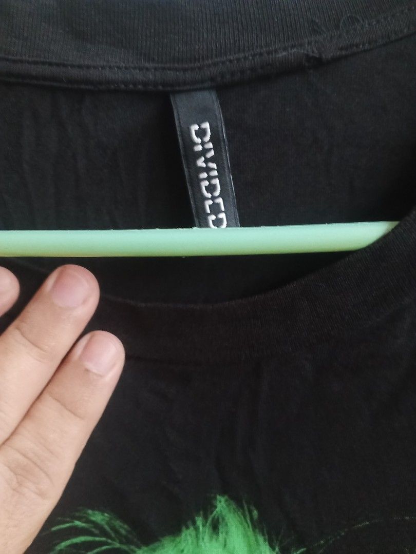 Black Billie Eilish Graphic T-Shirt (Category: Tshirts & Polo Shirts ) located in Quezon City. Submitted by wheelsonmeals (Listing ID 1444127988, Image 3). Description: 24x28. 550 Black t-shirt featuring a cool green graphic of Billie Eilish on the front. - Back of the shirt has green text that reads "BILLIE EILISH". - Brand: Divided. - Ideal for any Billie Eilish fan..