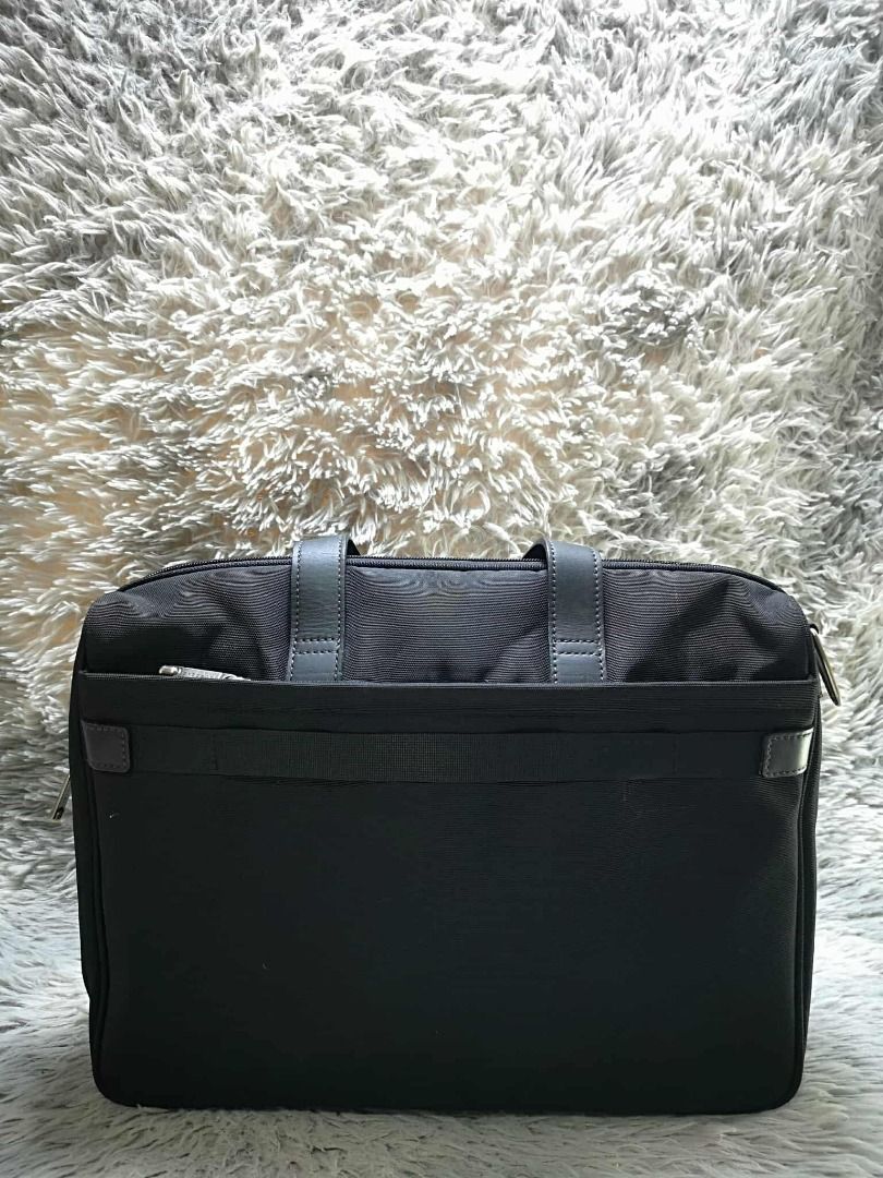 Black Built In Organizer Laptop Bag (Category: Laptop Bags & Sleeves) located in Santa Cruz. Submitted by jmy_surplus.2 (Listing ID 1444114858, Image 3). Description: Size ; L - 14 W - 16 Color ; Black Type ; Laptop Bag Brand ; No brand Material ; Nylon Style ; Black Laptop bag LR 163 JMY 5 Batch #208 .