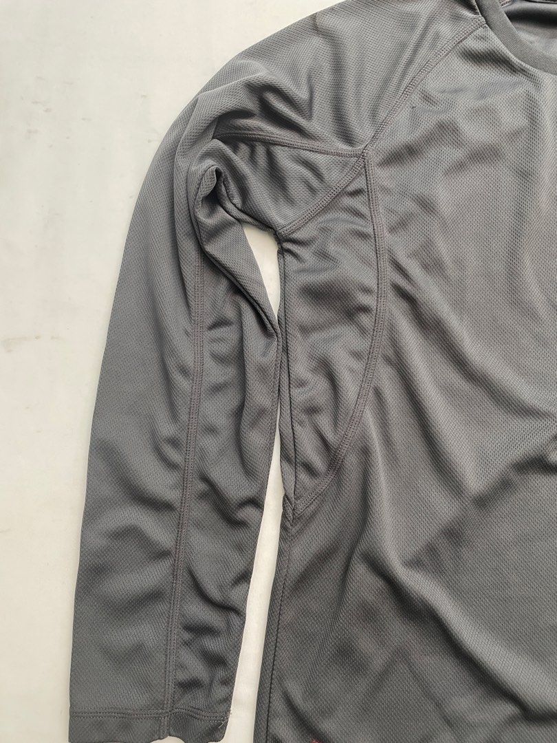 Black Compression Shirt (Category: Activewear) located in Makati City. Submitted by pepperstoremerch (Listing ID 1440110521, Image 3). Description: Black compression Shirt Top Size Small Preloved, good condition Please see pictures D0054.