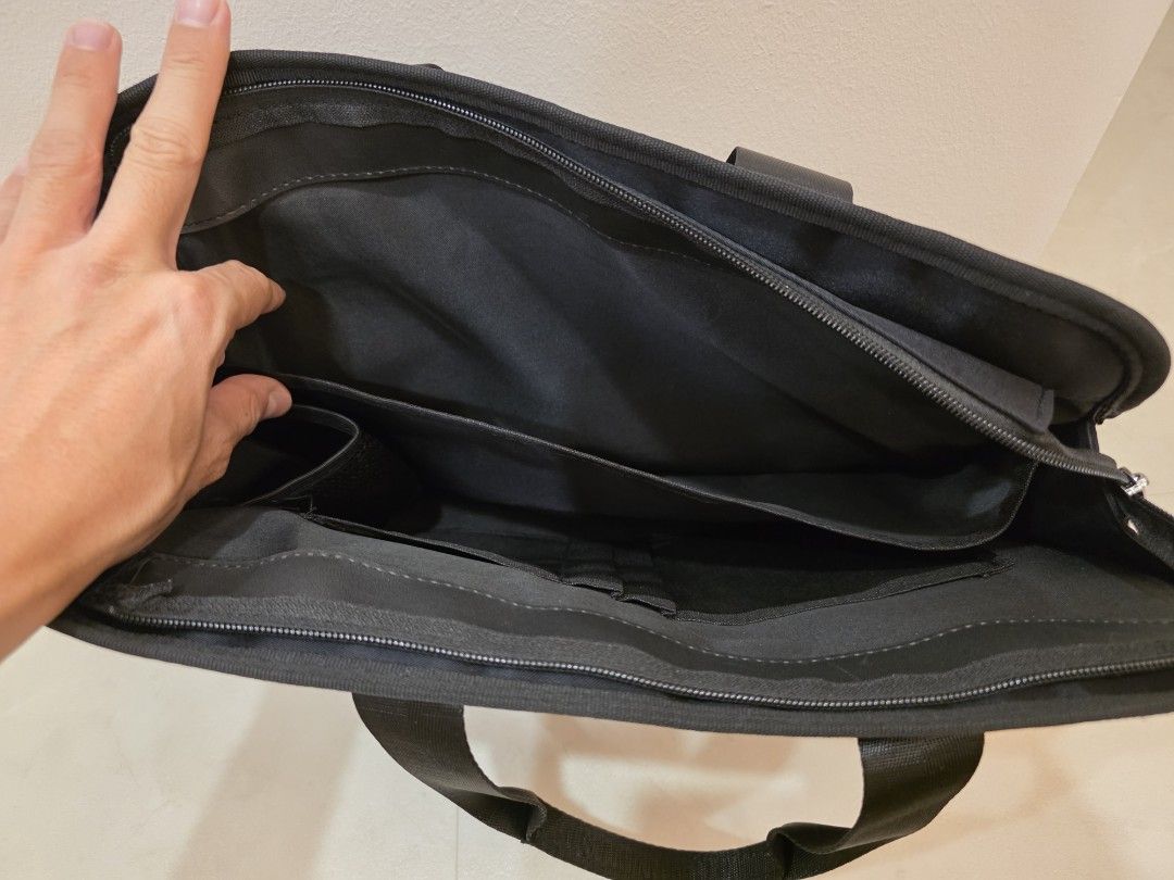 Black Laptop Bag with Multiple Compartments483981768262297602