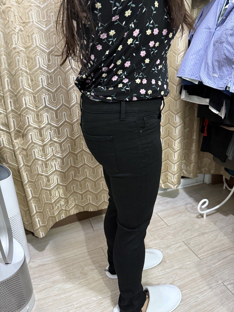 Black Ripped Skinny Jeans (Category: Jeans) located in Quezon City. Submitted by apc2026 (Listing ID 1444171115, Image 3). Description: magbasa ng description!!! see pics for measurements!!! price already posted- wag na magtanong HM or Last price! no reply means -not interested in any offer LAST LAST price: 400 mode of payment: gcash meet up: farmers mall food court walang j&t na malapit Lbc lang meron- c/o buyer lalamove or grab express -c/o buy