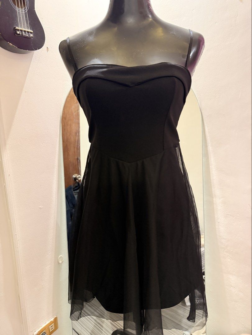 Black Strapless Tulle Dress (Category: Dresses) located in Caloocan City. Submitted by prettyplease000 (Listing ID 1444280605, Image 1). Description: small to med frame body hugging adjustable strap - Elegant black strapless dress - Flattering sweetheart neckline - Fitted bodice for a sleek silhouette - Sheer tulle overlay on the skirt - Adjustable thin straps for a perfect fit - Ideal for parties, events, or a night out - Designed to look great 