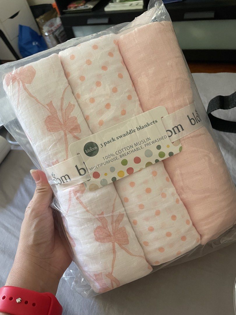 Bloom swaddle blanket (Category: Other Baby Bathing & Changing Needs) located in Quezon City. Submitted by mama_of_three (Listing ID 1444131685, Image 1). Description: Bloom swaddle blanket. Brand new. Great for gifting for baby shower or gender reveal! Rfs: too many swaddles Pickup loc: New Manila, QC Sf c/o buyer.