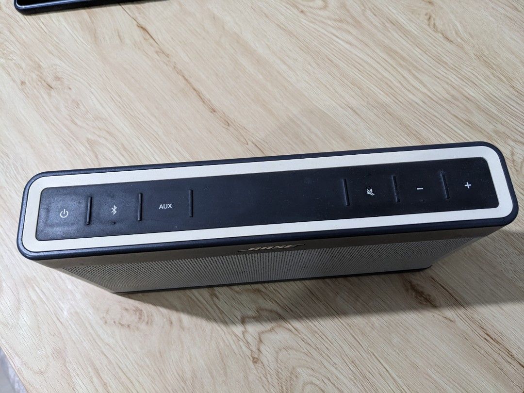 Bose Soundlink 3 (Category: Soundbars, Speakers & Amplifiers) located in Muntinlupa City. Submitted by erigoo12200 (Listing ID 1444164851, Image 3). Description: For sale or swap offer lang Speaker BOSE Soundlink 3 original - original charger - long battery life Issue light scratches Sucat Muntinlupa.