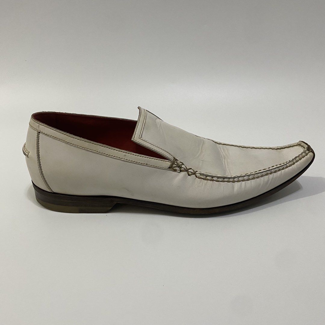 Bottega Veneta - Pointed Toe - Leather - Loafers (Category: Casual Shoes) located in Cavite. Submitted by pastseas0n_ (Listing ID 1444149772, Image 3). Description: Bottega Veneta - Pointed Toe - Leather - Loafers Size : 42 EU 9 US 8.5/10 CONDITION White Made in Italy Minor signs of usage.