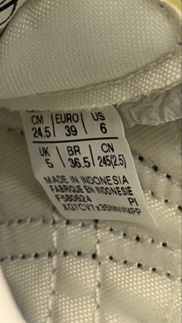 (Bought from Japan 🇯🇵) Onitsuka Tiger Mexico 66 Cream Navy Sneakers (Category: Sneakers) located in Singapore. Submitted by thehappyfamilykvn (Listing ID 1444250030, Image 3). Description: - Classic Onitsuka Tiger Mexico 66 sneakers - Color: Cream with navy blue stripes - Features suede accents on toe and heel - Made in Indonesia - Size: 39 EU / 6 US.