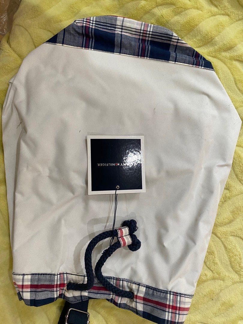 Bucket Bag Tommy (Category: Shoulder Bags) located in Makati City. Submitted by jdeep9 (Listing ID 1444161404, Image 3). Description: Brand new. No issue.