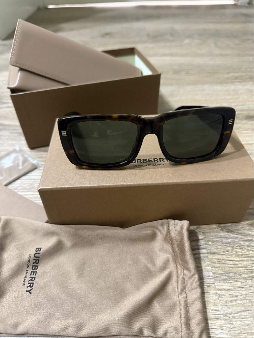 Burberry Sunnies (Category: Luxury Accessories) located in Cabanatuan. Submitted by GRESTORE (Listing ID 1444276048, Image 1). Description: burberry sunnies inclusions posted .
