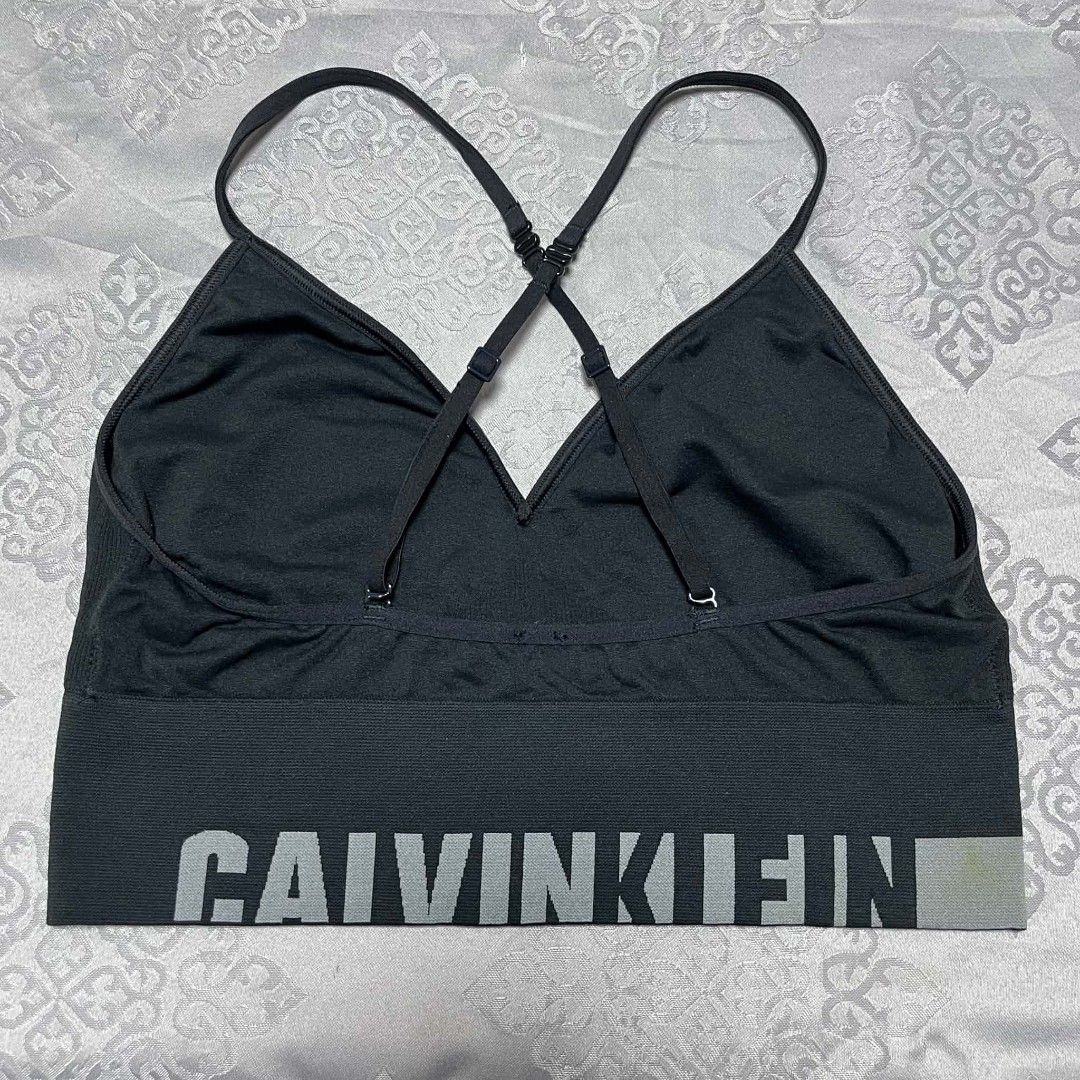 Calvin klein sports bra (Category: Activewear) located in San Pablo. Submitted by reyfox (Listing ID 1444252132, Image 1). Description: shipping via jnt mode of payment gcash.