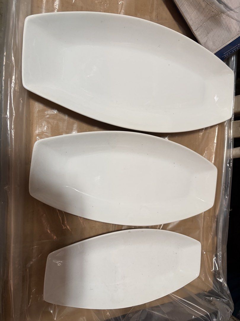 Cameron 3pcs Set Boat Shape Superior Porcelain Plates (Category: Dinnerware & Cutlery) located in Quezon City. Submitted by cynlchan (Listing ID 1444165565, Image 1). Description: - Set of 3 Cameron boat-shaped plates - Made of superior porcelain - Sizes: 12", 14", and 16" - Ideal for serving appetizers or main dishes - Dishwasher safe - Original box included.