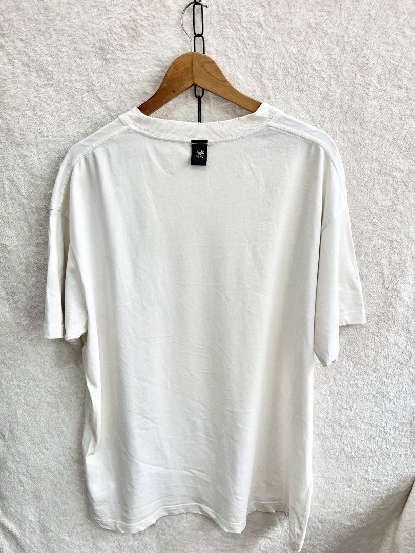 Chrome Heart Leather Cross Patch | Size XL (Category: Tshirts & Polo Shirts ) located in General Trias. Submitted by z_rchustlin.4 (Listing ID 1444172510, Image 3). Description: OFF This oversized white cotton crewneck features the brand's signature triple-cemetery cross design on the left chest. The motif is constructed from stitched white leather patches layered over one another and finished with a metallic sterling silver gothic cross hardware