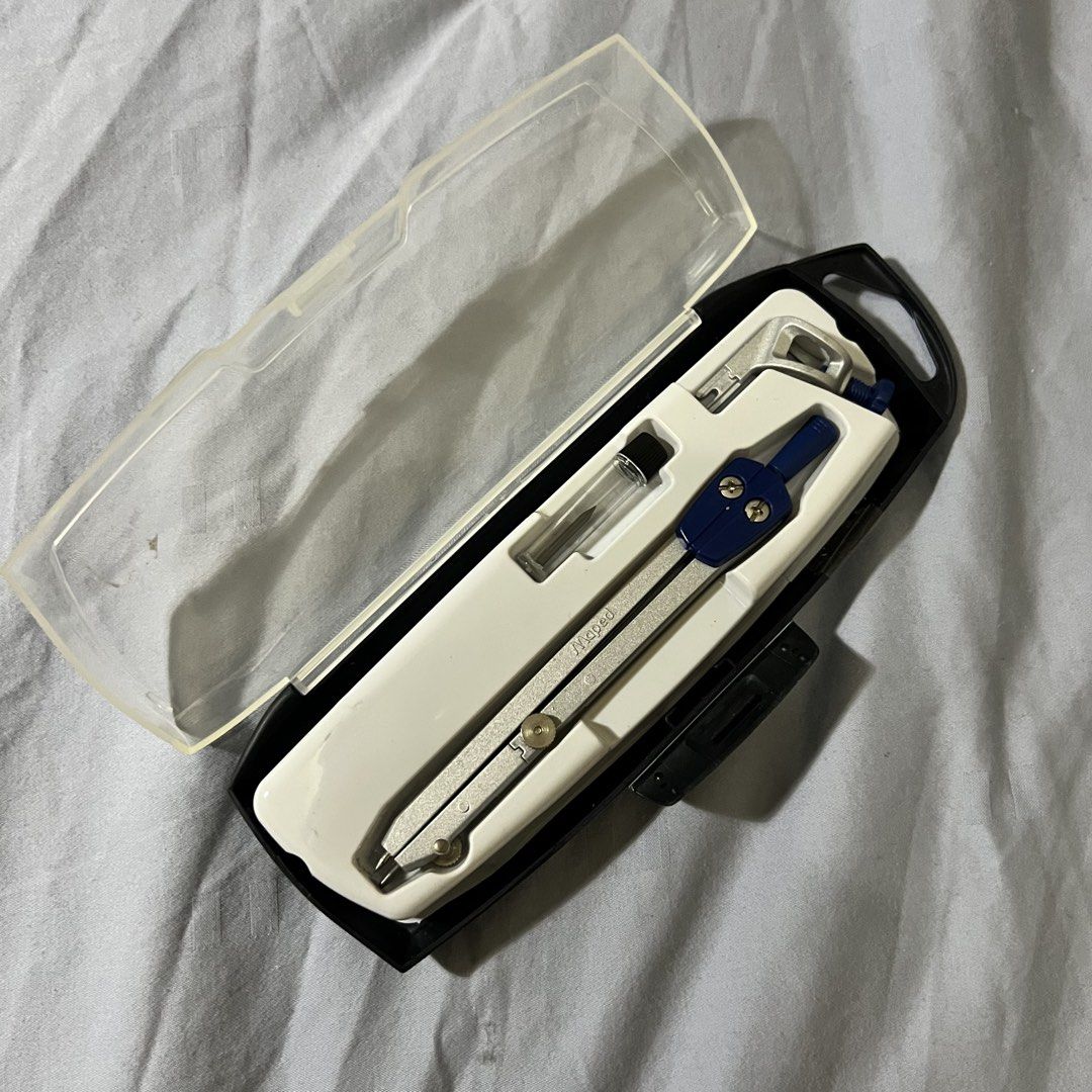 Compass for Drawing (Category: Craft Supplies & Tools) located in Marikina City. Submitted by preloved.mana (Listing ID 1444293914, Image 1). Description: - for circular drawings - comes with extra lead for drawing MOP: gcash, maya MOD: jnt, lalamove LOC: marikina.