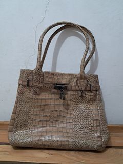 (Category: ) located in . Submitted by kjbcloset (Listing ID 1444256581, Image 1). Description: .