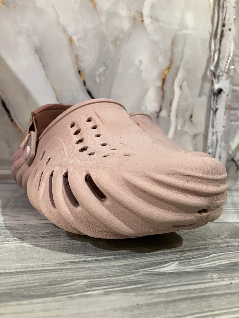 CROCS LIGHT PINK ECHO CLOGS SIZE 6 MEN 8 WOMEN (Category: Sandals) located in General Mariano Alvarez. Submitted by adonid (Listing ID 1444113475, Image 2). Description: CROCS LIGHT PINK ECHO CLOGS ORIGINAL CROCS LIGHT PINK ECHO CLOGS GOOD CONDITION NORMAL SIGN OF USAGE ONLY SIZE 6 MEN 8 WOMEN.