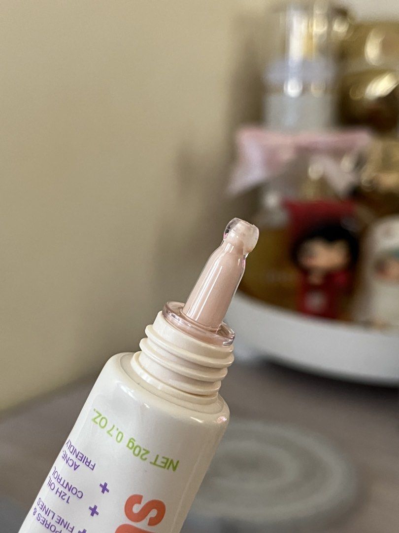 Dazzle Me Makeup Primer (Category: Makeup) located in Cordon. Submitted by robuxbyaki (Listing ID 1444209204, Image 3). Description: USED ONCE FOR SWATCH ONLY, BRAND NEW Location: Metro Manila Marikina Payment: Gcash or BDO Check reviews if needed Courier: JNT LOW PRICE NA!! - Dazzle Me Supore-Fine Skin Makeup Primer - Blurs pores and fine lines for a flawless finish - 12-hour oil control to keep shine at bay - Acne-friendly formula, gentle on sk