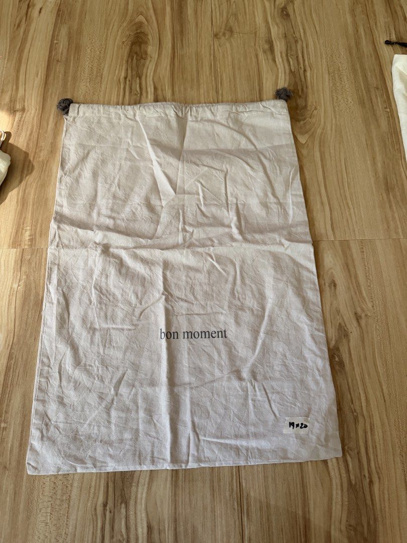 Dust bags bundle (Category: Luxury Bags & Wallets) located in Danao, Cebu. Submitted by anne_2016143 (Listing ID 1444247463, Image 3). Description: - Authentic Burberrys of London dust bag - Classic navy blue color - Features iconic Burberry knight logo and text - Secure drawstring closure - Perfect for storing shoes, accessories, or other small items -Yong bb lng need tahi at bottega mga but as sa harap kunti.. -need wash -halos authentic lahat.