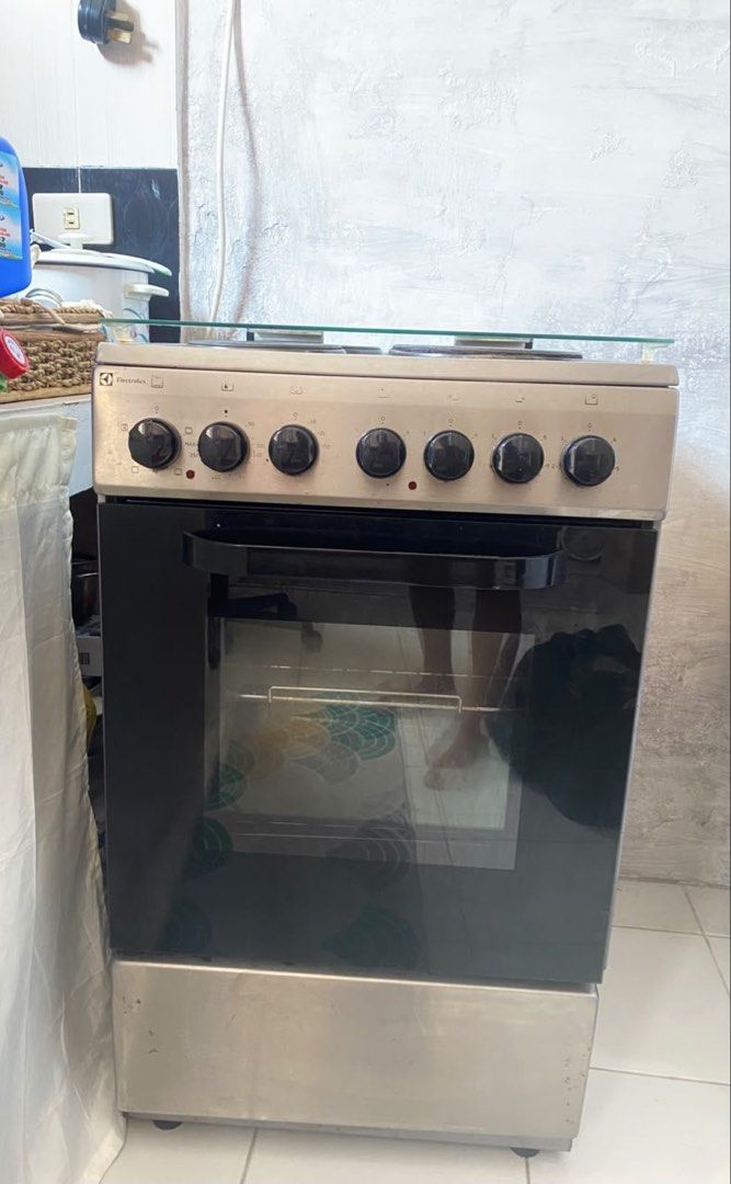 Electrolux Electric Oven with 4 Burner Hob (Category: Ovens & Toasters) located in Makati City. Submitted by crystalwavescollection (Listing ID 1444120035, Image 1). Description: - Electrolux electric oven and hob - Originally P23k but selling P7999 now - Four electric burners on top - Spacious oven with racks - Sleek stainless steel and black finish - Ideal for all your cooking and baking needs - Ready for a new home! Rfs. Decluttering.