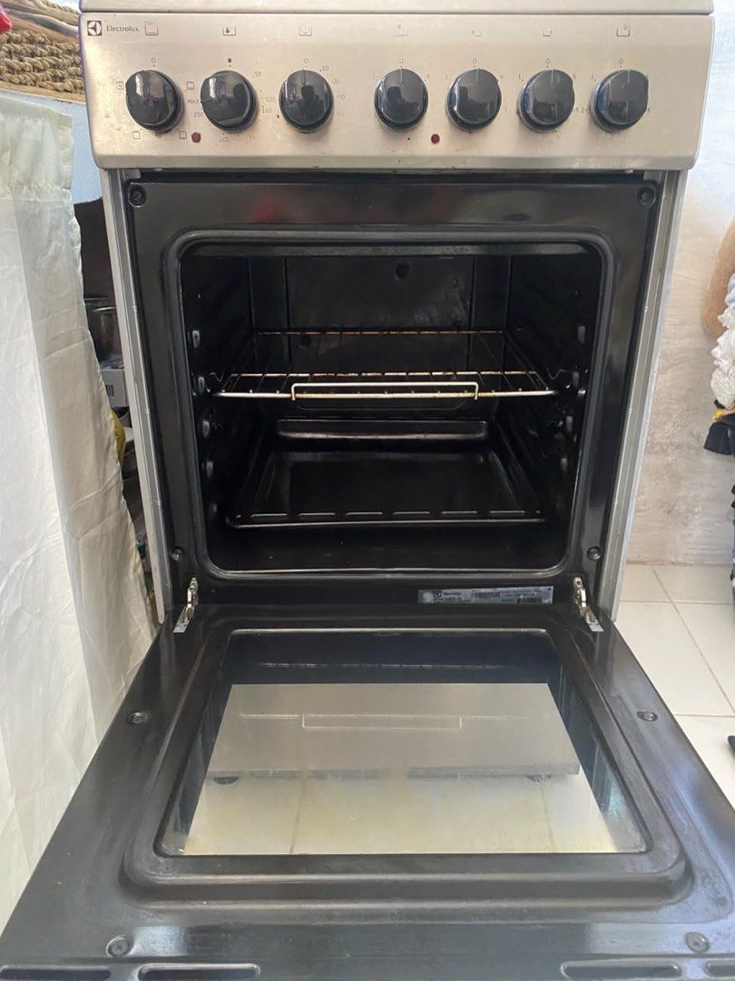 Electrolux Electric Oven with 4 Burner Hob (Category: Ovens & Toasters) located in Makati City. Submitted by crystalwavescollection (Listing ID 1444120035, Image 3). Description: - Electrolux electric oven and hob - Originally P23k but selling P7999 now - Four electric burners on top - Spacious oven with racks - Sleek stainless steel and black finish - Ideal for all your cooking and baking needs - Ready for a new home! Rfs. Decluttering.