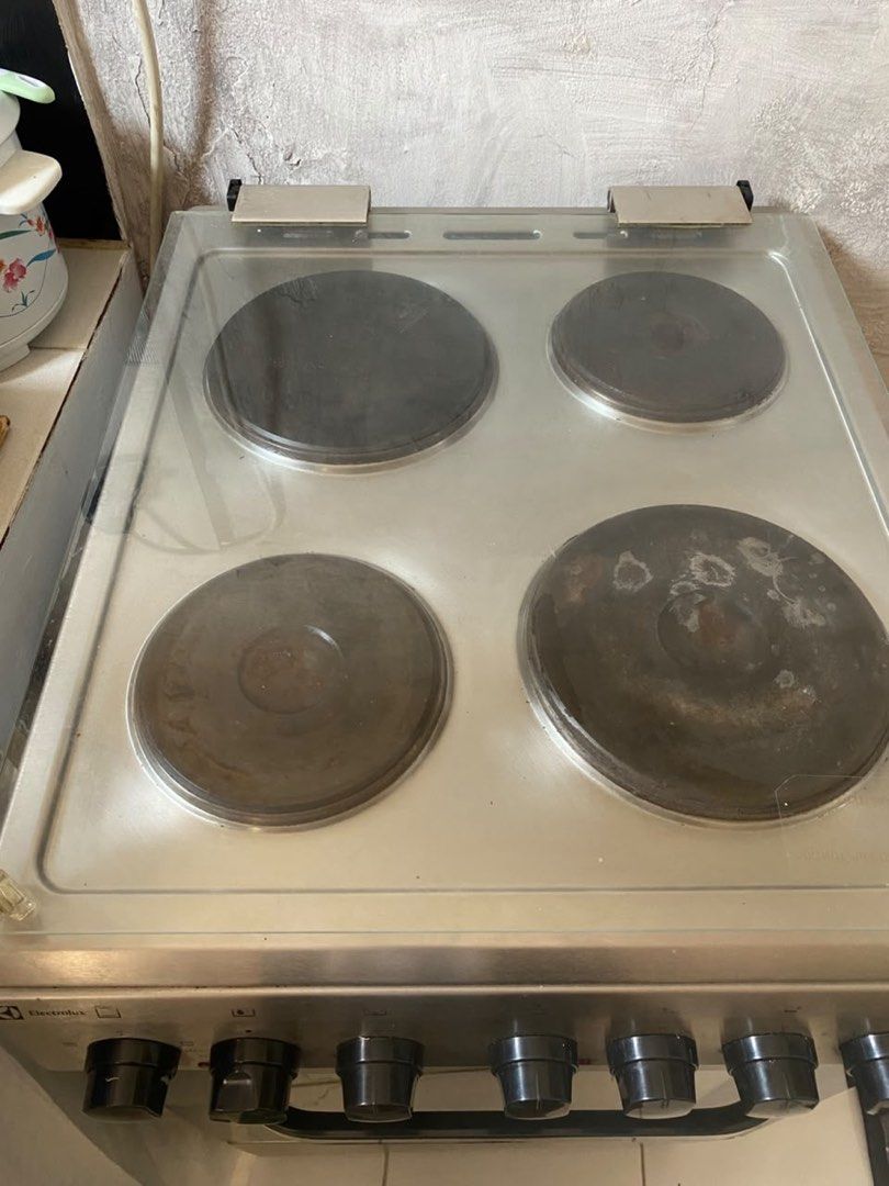 Electrolux Electric Oven with 4 Burner Hob (Category: Ovens & Toasters) located in Makati City. Submitted by crystalwavescollection (Listing ID 1444120035, Image 2). Description: - Electrolux electric oven and hob - Originally P23k but selling P7999 now - Four electric burners on top - Spacious oven with racks - Sleek stainless steel and black finish - Ideal for all your cooking and baking needs - Ready for a new home! Rfs. Decluttering.