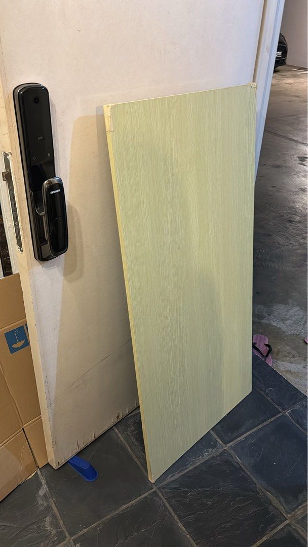 Foldable Table (Category: Tables & Sets) located in Singapore. Submitted by jethrojtan (Listing ID 1444198229, Image 1). Description: 120cm by 60cm .