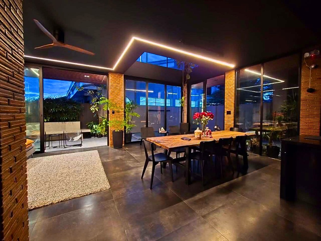 (Category: ) located in . Submitted by thatsbrokerraven (Listing ID 1444187557, Image 1). Description: .