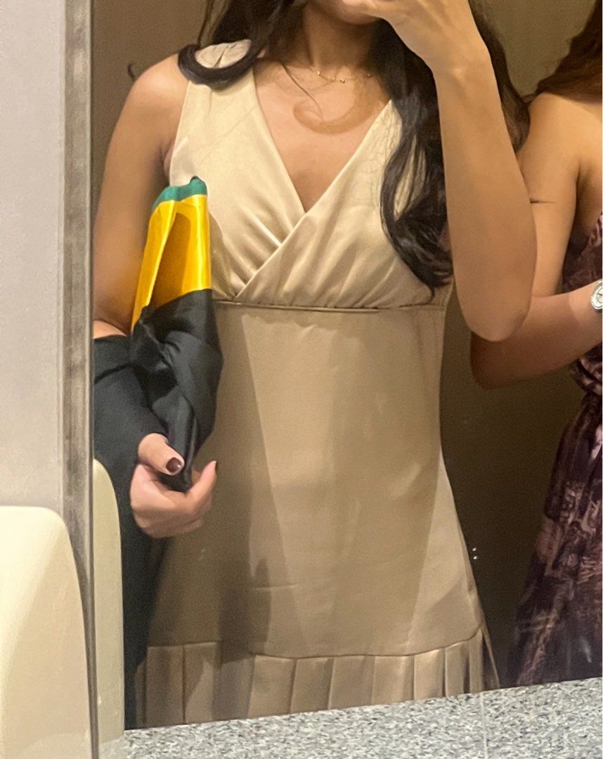 Formal Elegant Dress (Champagne) (Category: Dresses) located in Manila. Submitted by brrrbrrr.zn (Listing ID 1444143406, Image 2). Description: .