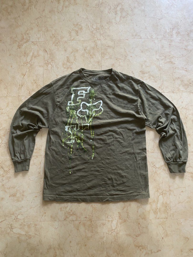 Fox y2k longsleeve (Category: Coats, Jackets and Outerwear) located in Tacurong. Submitted by _markus (Listing ID 1444177381, Image 1). Description: Dimes W-20 L-26 Good condition Color rate 10/10 .