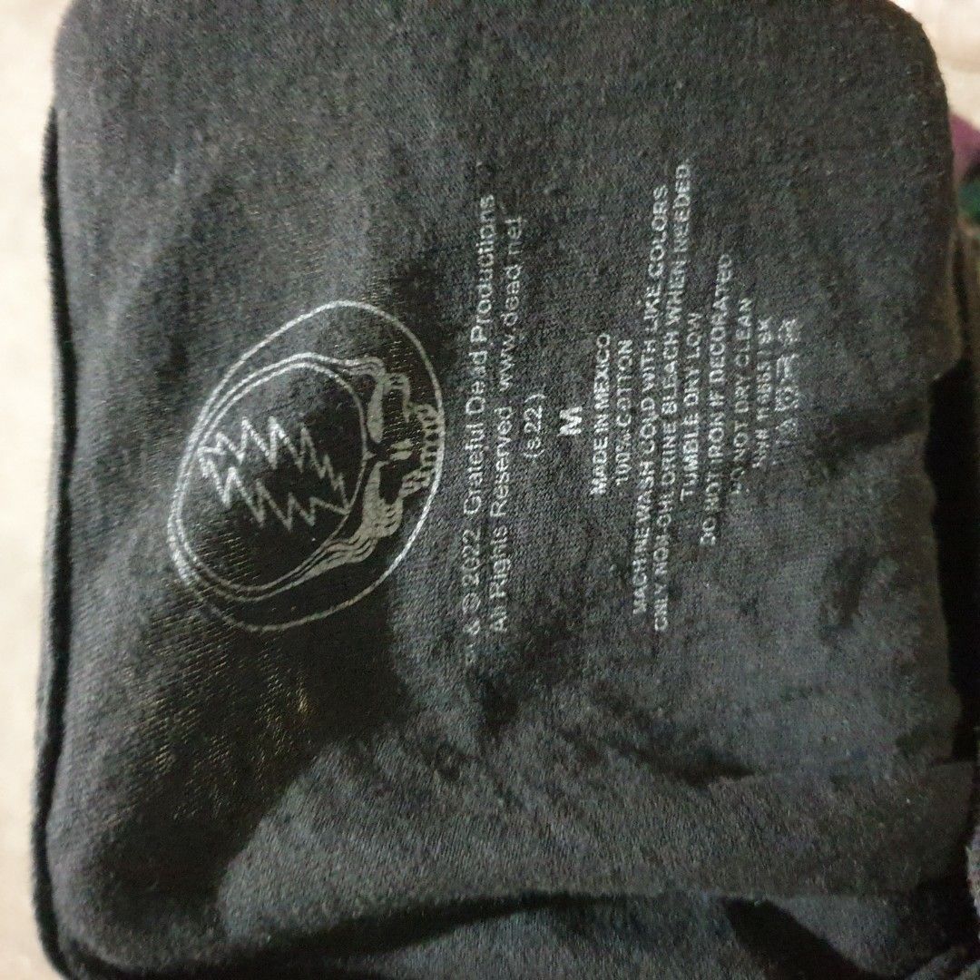Grateful Dead Dancing Bears T-Shirt (Category: Tshirts & Polo Shirts ) located in Barotac Nuevo. Submitted by ehsherjohn27 (Listing ID 1444139855, Image 2). Description: - Grateful Dead Dancing Bears Graphic T-Shirt - Color: Black with colorful front design - Material: 100% Cotton - Origin: Made in Mexico - Size: Medium (M) - Ideal for Grateful Dead fans (Deadheads).