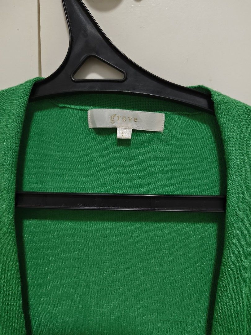 Grove Green Long Sleeve Open Front Cardigan (Category: Coats, Jackets and Outerwear) located in Antipolo. Submitted by tnskbl (Listing ID 1444265592, Image 3). Description: - Grove green cardigan - Size L - Long sleeves - Open front style - Lightweight knit material - Ideal for layering over tops or dresses - Suitable for casual outings or relaxing at home.