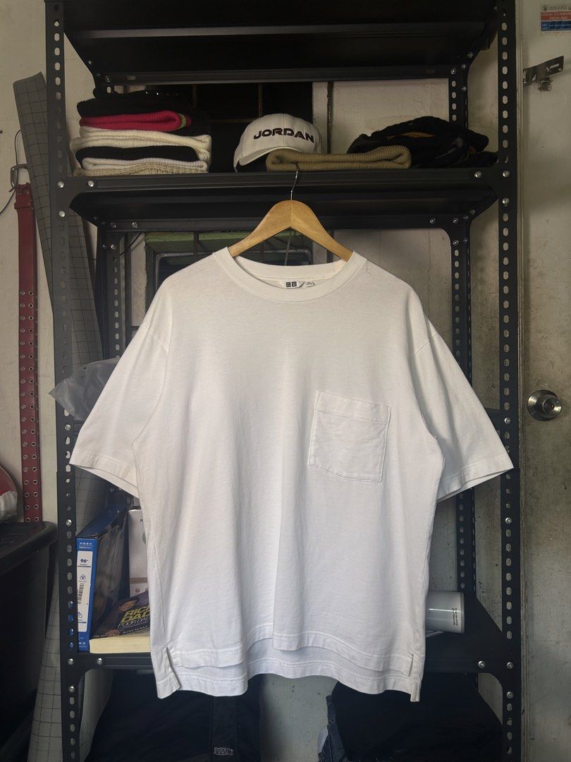 Uniqlo BOXY BAGGY POCKET TEE WHITE (Category: Tshirts & Polo Shirts ) located in Manila. Submitted by findswearv2_ (Listing ID 1444150579, Image 2). Description: Uniqlo BOXY BAGGY POCKET TEE WHITE Width 23 Length 28 Size Xl on tag Condition : Excellent Condition Color rate : 9.5/10 Issue : See on 4th picture washable Check other details in picture & When worn 📍Cavite.