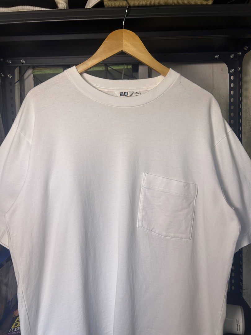 Uniqlo BOXY BAGGY POCKET TEE WHITE (Category: Tshirts & Polo Shirts ) located in Manila. Submitted by findswearv2_ (Listing ID 1444150579, Image 3). Description: Uniqlo BOXY BAGGY POCKET TEE WHITE Width 23 Length 28 Size Xl on tag Condition : Excellent Condition Color rate : 9.5/10 Issue : See on 4th picture washable Check other details in picture & When worn 📍Cavite.