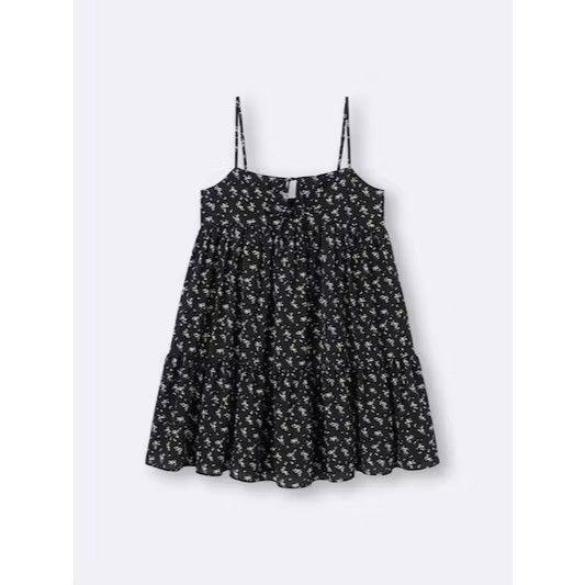 GU Floral Camisole Tunic - Black (Category: Sleeveless) located in Taguig. Submitted by erichabeee (Listing ID 1444145628, Image 3). Description: Brand new with tag. Size Small. Lowballers will not be entertained. RFS: Wrong size..