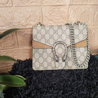 (Category: ) located in . Submitted by dione_closet503 (Listing ID 1444171781, Image 1). Description: .