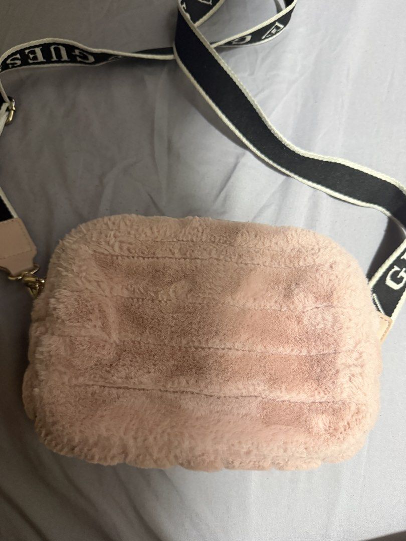 Guess shoulder bag (Category: Cross-body Bags) located in Manila. Submitted by declutterrrrrrrph (Listing ID 1444257480, Image 3). Description: With issue check photos.