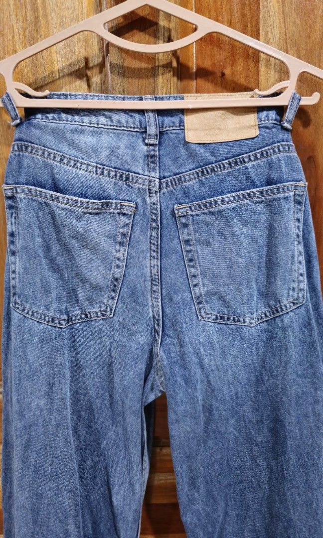 H&M Divided Wideleg Jeans Size 32 (Category: Jeans) located in Baguio. Submitted by catdeclutters (Listing ID 1444201436, Image 3). Description: Wideleg Size 32 on tag, non stretch Waist 23-24 inches Hips 30 Length 39 lp + 65sf j&t.