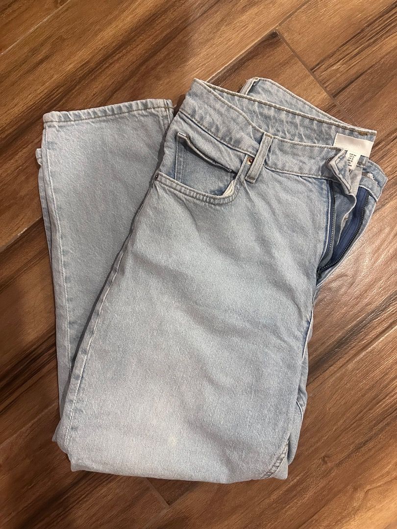 h&m light washed blue denim jeans (Category: Jeans) located in Bacolor. Submitted by beysanikanik (Listing ID 1444146672, Image 2). Description: mop gcash mod jnt.
