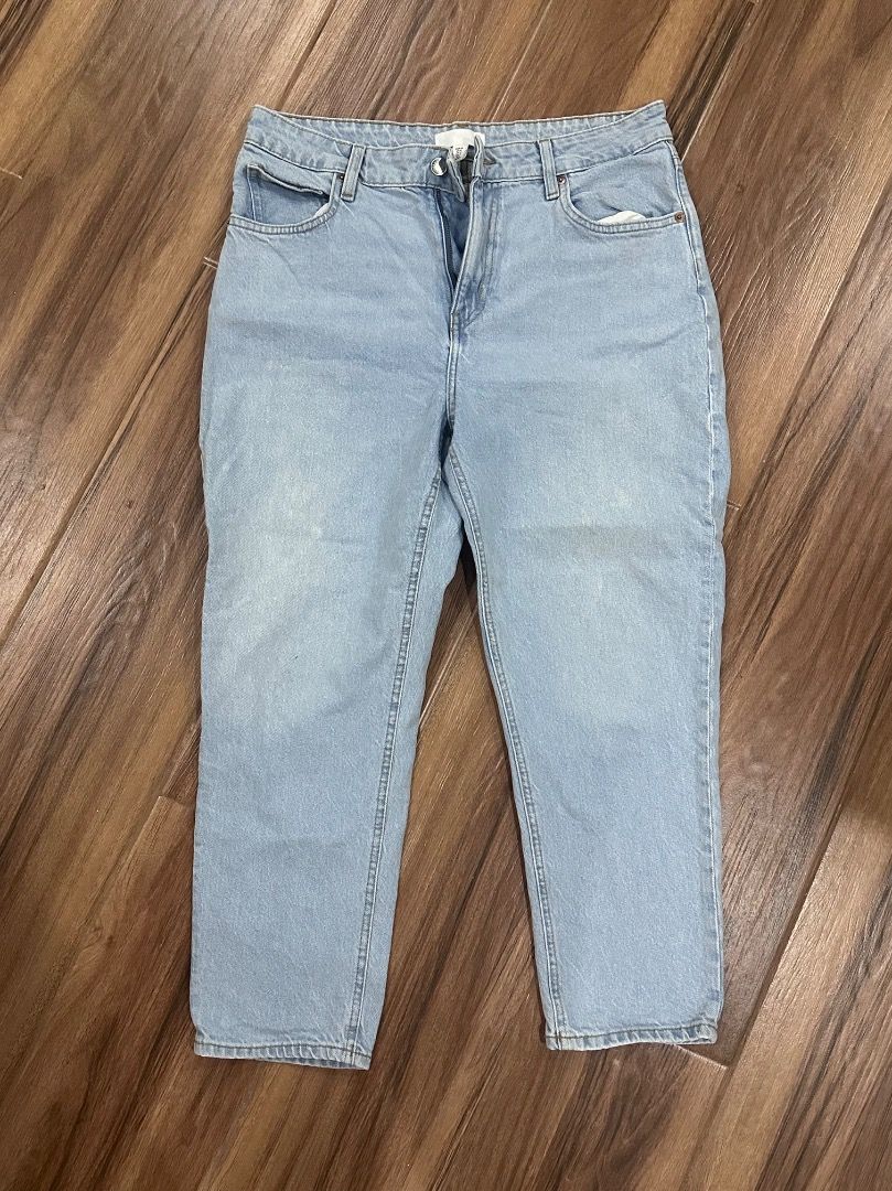 h&m light washed blue denim jeans (Category: Jeans) located in Bacolor. Submitted by beysanikanik (Listing ID 1444146672, Image 1). Description: mop gcash mod jnt.