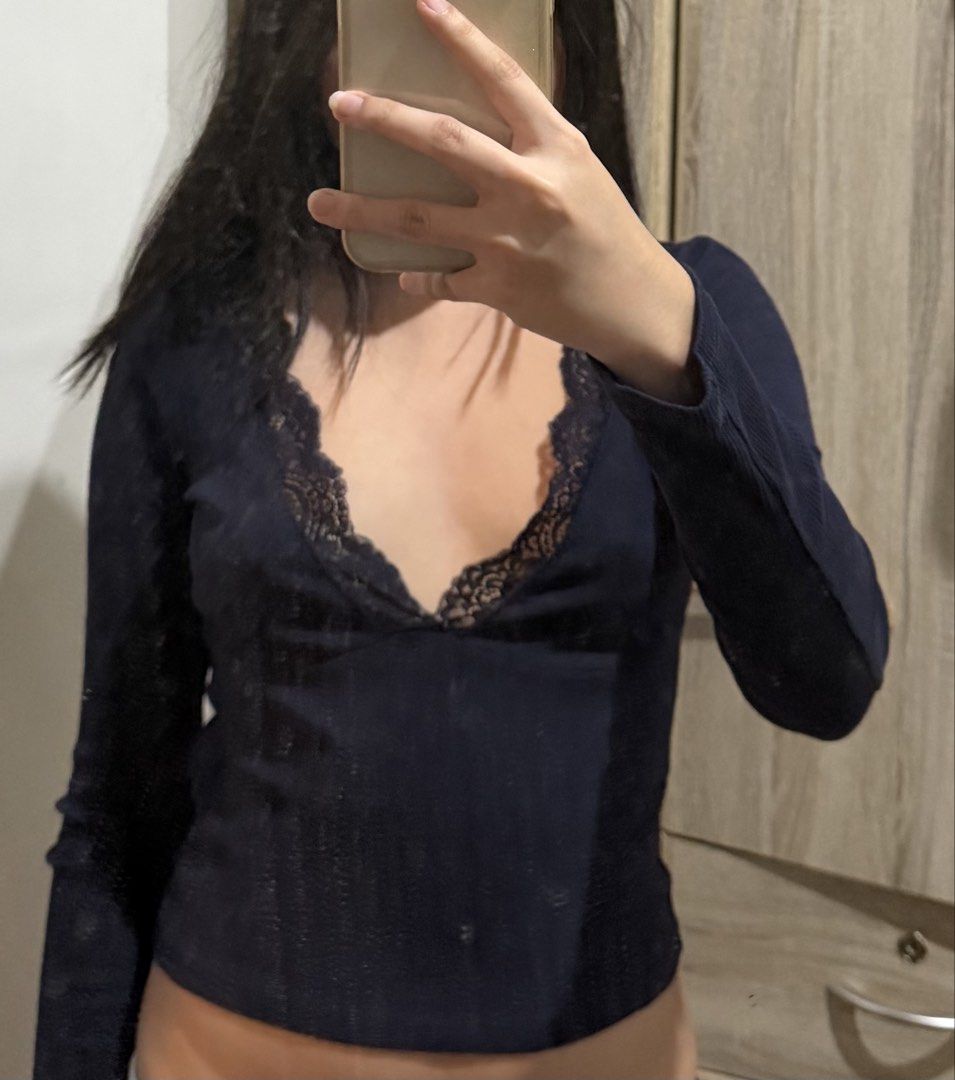 H&M long sleeve top w lace (Category: Longsleeves) located in Quezon City. Submitted by gem_210 (Listing ID 1444249024, Image 2). Description: > Can negotiate > w/ tag, never used > Og price: 799 > DM for more pictures .