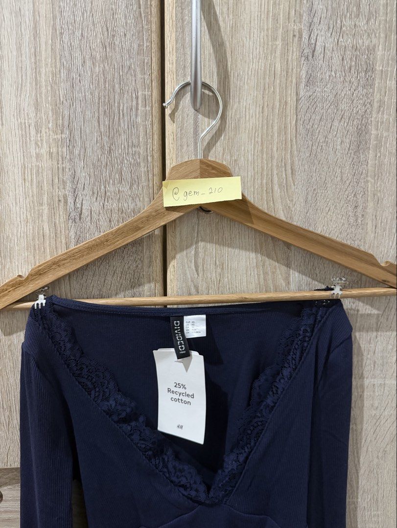 H&M long sleeve top w lace (Category: Longsleeves) located in Quezon City. Submitted by gem_210 (Listing ID 1444249024, Image 3). Description: > Can negotiate > w/ tag, never used > Og price: 799 > DM for more pictures .