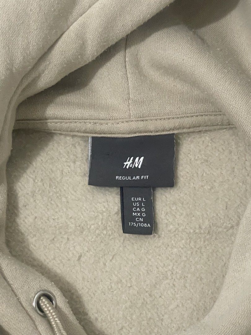 H&M Regular Fit Beige Hoodie (Category: Hoodies) located in Makati City. Submitted by johnmichael2 (Listing ID 1444238568, Image 3). Description: - H&M Beige Hoodie L26 W21 makati area negoo!! ur fee if deliver.