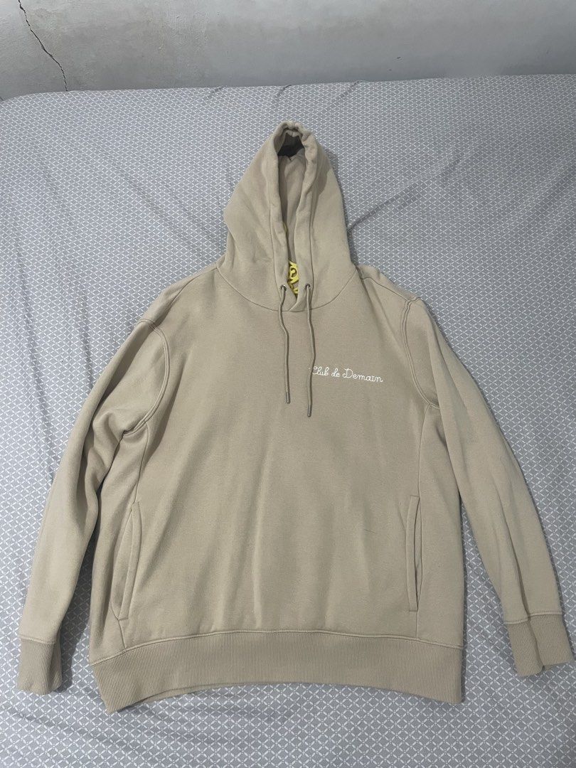 H&M Regular Fit Beige Hoodie (Category: Hoodies) located in Makati City. Submitted by johnmichael2 (Listing ID 1444238568, Image 1). Description: - H&M Beige Hoodie L26 W21 makati area negoo!! ur fee if deliver.