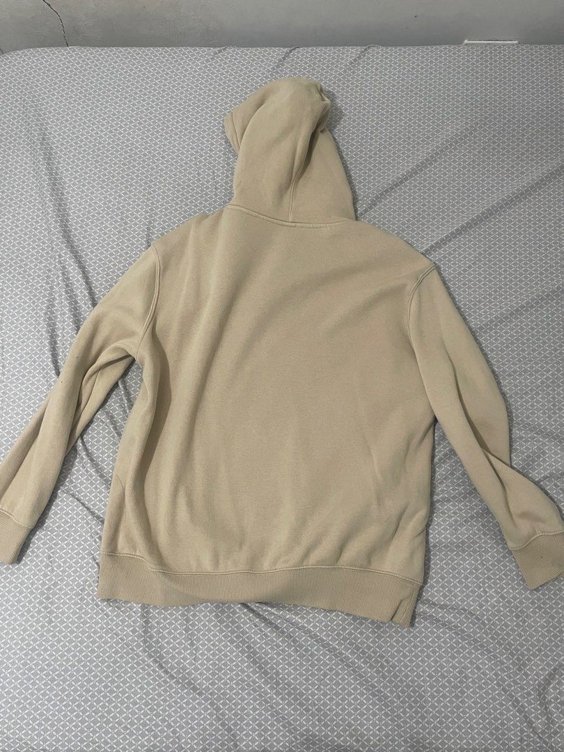 H&M Regular Fit Beige Hoodie (Category: Hoodies) located in Makati City. Submitted by johnmichael2 (Listing ID 1444238568, Image 2). Description: - H&M Beige Hoodie L26 W21 makati area negoo!! ur fee if deliver.