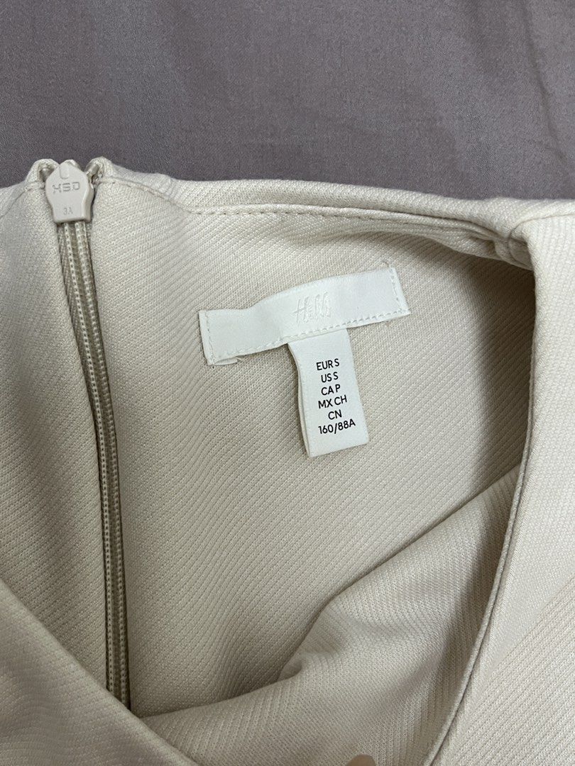 H&m sleeveless vest top (Category: Shirts) located in Manila. Submitted by ttll.lyn (Listing ID 1444245273, Image 3). Description: Never worn, rfs: too big, good condition, shipping not included .
