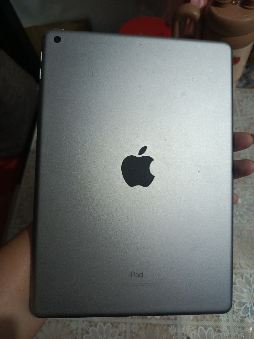 Ipad 6th Gen 256gb (Category: iPad) located in Manila. Submitted by isharishni33773 (Listing ID 1444276237, Image 2). Description: - iPad 6th Generation - 256GB Storage - Silver Color - Ideal for various uses.