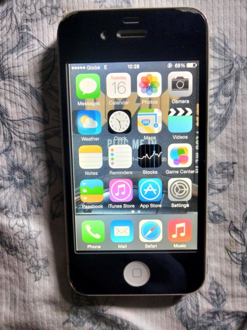 iPhone 1st Gen (Category: Others) located in Subic. Submitted by rainbow65 (Listing ID 1444127589, Image 2). Description: - iPhone 3GS 16GB - Color: Silver - Classic Apple design - Good working condition - Signs of normal use visible - Ideal for collectors or as a backup phone - Meetups available at Victory Liner Olongapo Terminal.