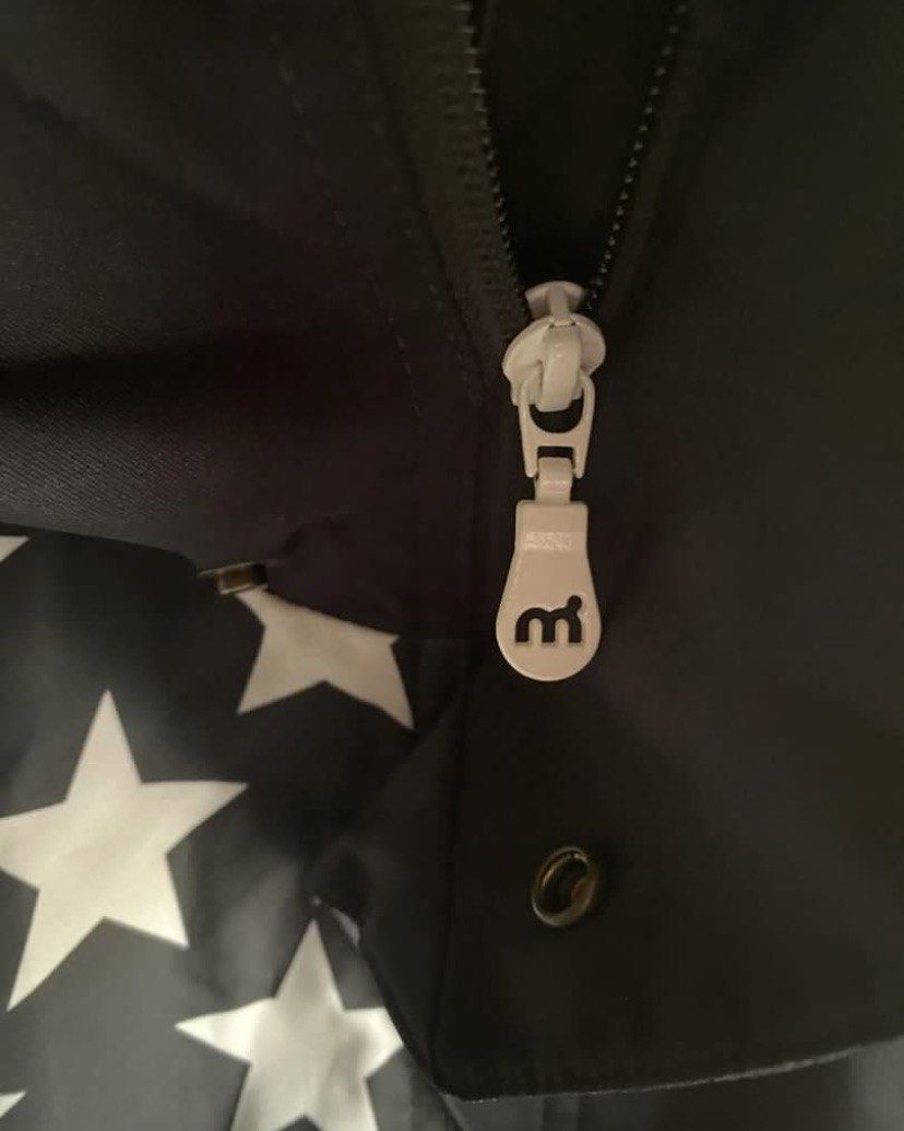 Japan Unisex Hooded Jacket (Category: Coats, Jackets and Outerwear) located in Pasig City. Submitted by xhuming-2 (Listing ID 1444119881, Image 3). Description: • Japanese Brand .
